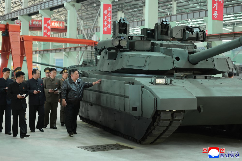 North Korea’s, Nag-pakita Meron na Silang Pinaka-modernong Sasakyan Pang-digma!